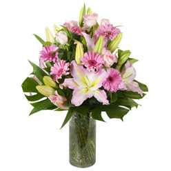 vazo içerisinde karisik mevsim çiçekleri  Bilecik çiçekçi internetten çiçek siparişi 