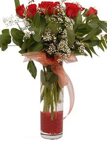 Bilecik çiçekçi uluslararası çiçek gönderme  11 adet kirmizi gül vazo çiçegi