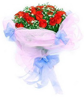  Bilecik çiçekçi çiçek siparişi sitesi  11 adet kırmızı güllerden buket modeli