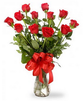  Bilecik çiçekçi çiçek , çiçekçi , çiçekçilik  12 adet kırmızı güllerden vazo tanzimi