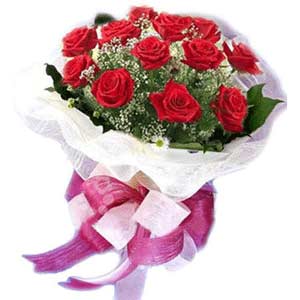  Bilecik çiçekçi çiçek satışı  11 adet kırmızı güllerden buket modeli