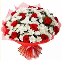 11 adet kırmızı gül ve beyaz kır çiçeği  Bilecik çiçekçi internetten çiçek satışı 