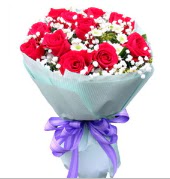 12 adet kırmızı gül ve beyaz kır çiçekleri  Bilecik çiçekçi çiçekçi mağazası 
