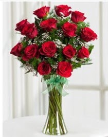 Cam vazo içerisinde 11 kırmızı gül vazosu  Bilecik çiçekçi anneler günü çiçek yolla 