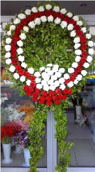 Cenaze çelenk çiçeği modeli  Bilecik çiçekçi anneler günü çiçek yolla 