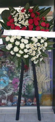 Cenaze çiçeği cenaze çiçek modelleri  Bilecik çiçekçi çiçek siparişi sitesi 